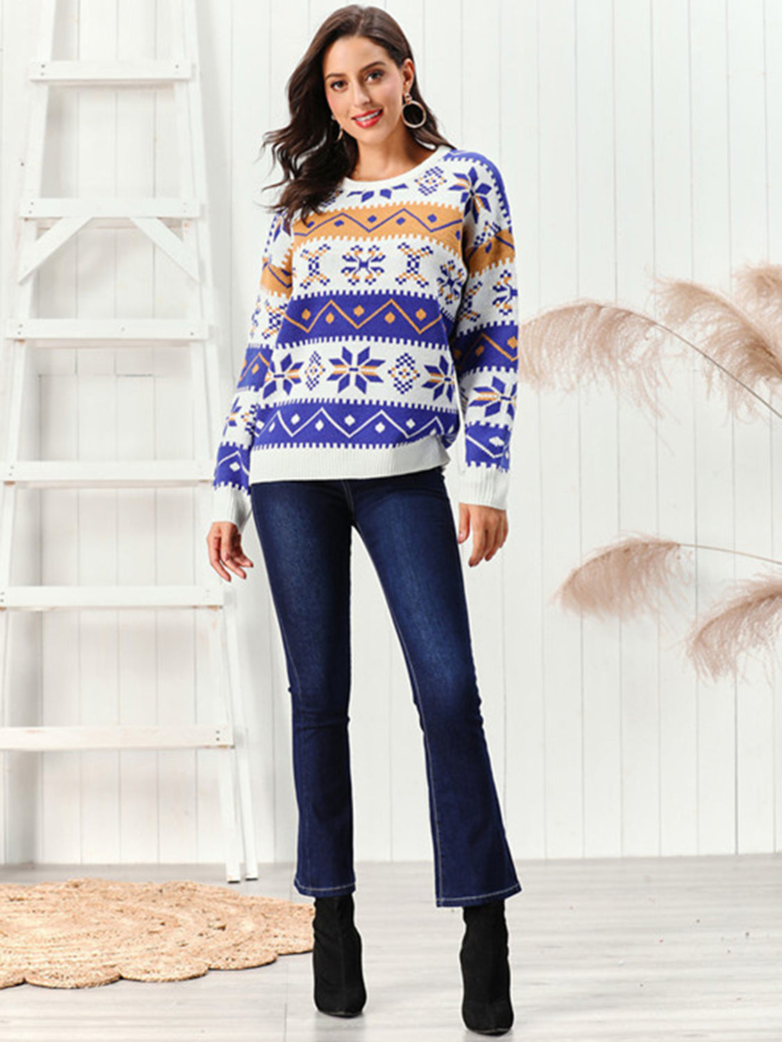 Snowflake Pattern Round Neck Sweater in white