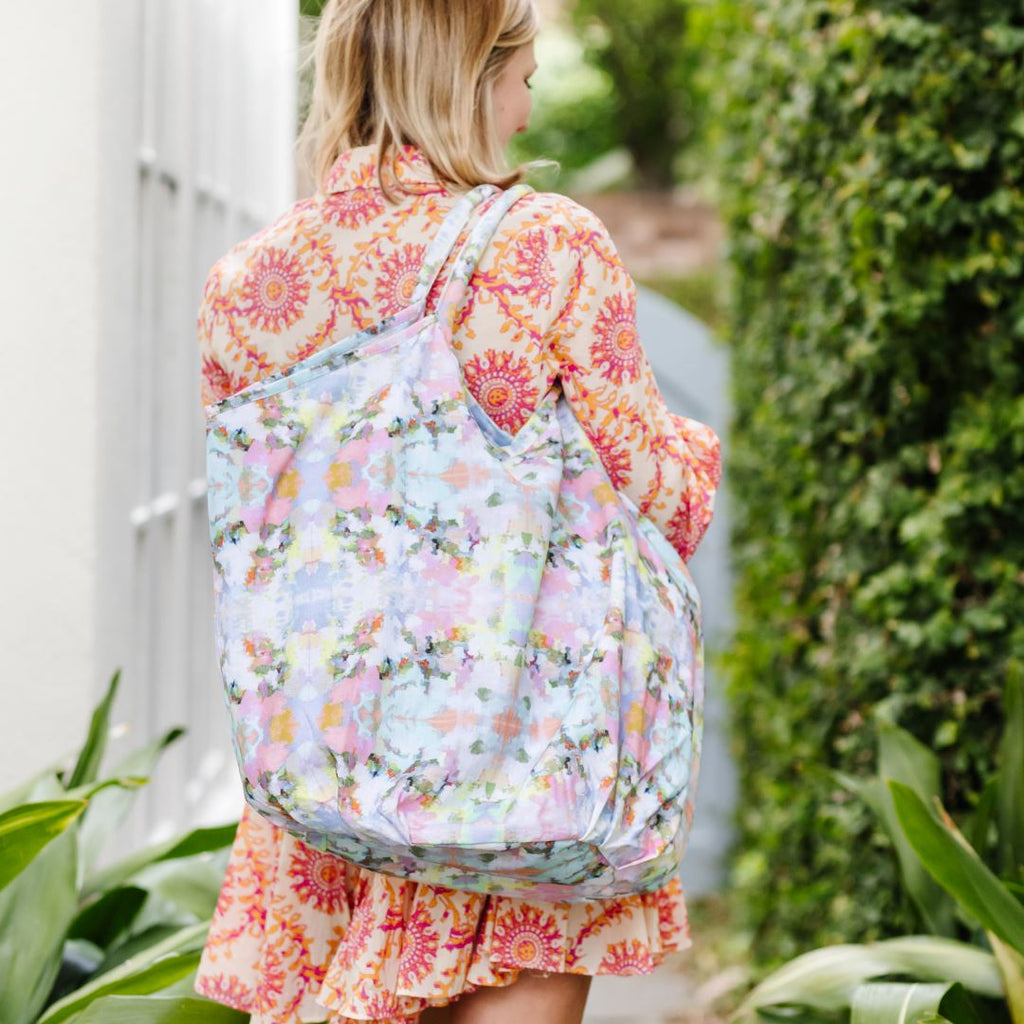 Brooks Avenue Tote Bag is elegant and spacious