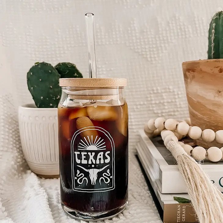 Texas Glass Cup with Lid and soft drink