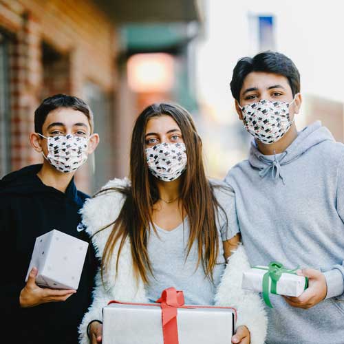 Snowman Kid's disposable face mask with snowman teenagers wearing mask