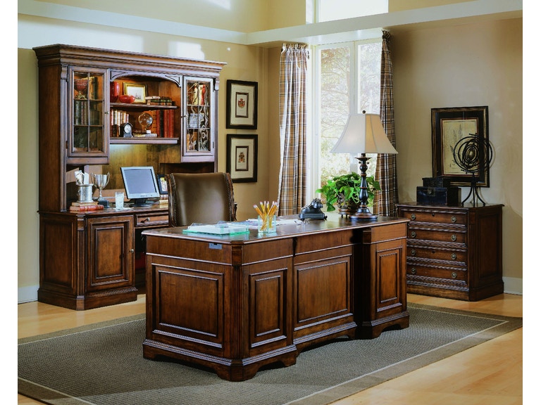Brookhaven Desk Chair traditional style in cherry and leather from Hooker Furniture lifestyle 3