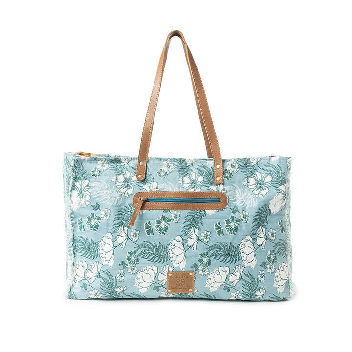 Delft Garden Weekender Bag has an exterior zipper pocket