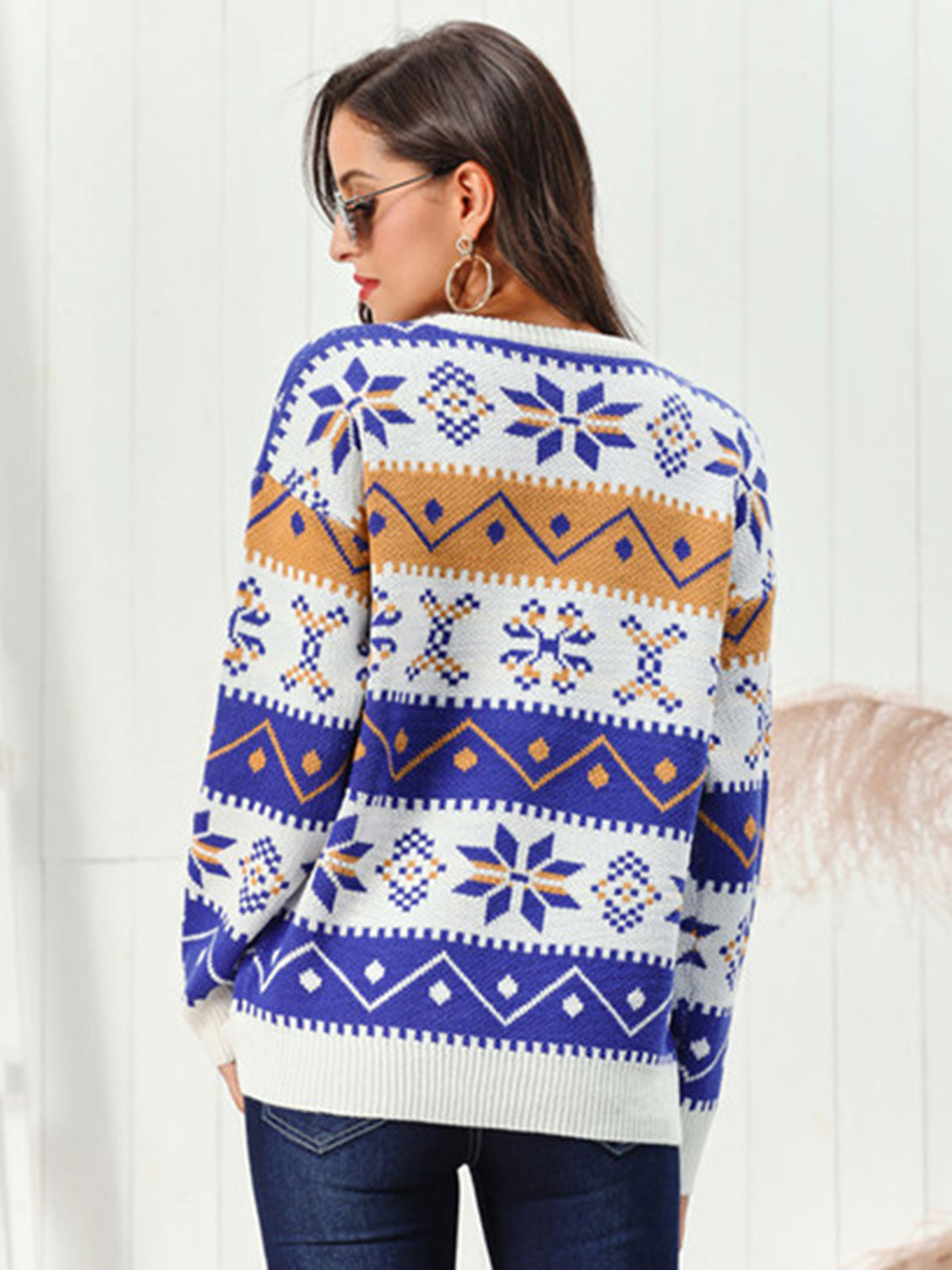 Snowflake Pattern Round Neck Sweater in white