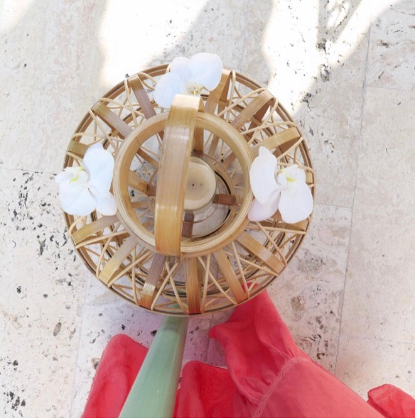 Harbour Island Lantern-Small with candle and floral decor. Amanda Lindroth