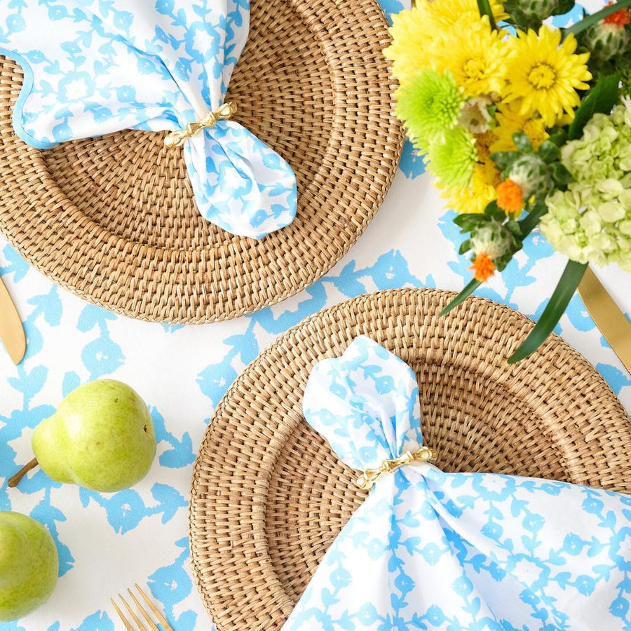 Highlands Blue Tablecloth and dinner napkins